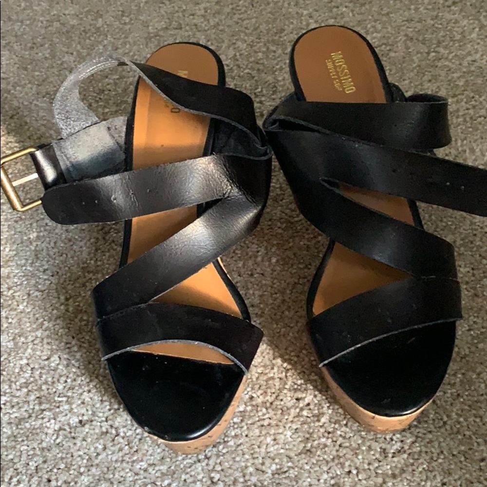 Black wedges